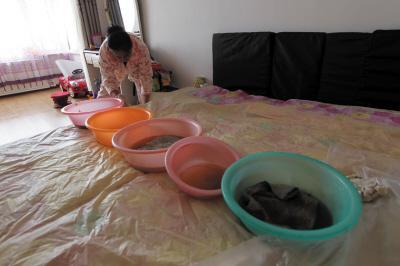 开远楼上漏水，住户失联，小区没物管，业主维权难！律师来支招……